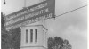 Foto Spanduk menyambut Hari Buruh 1 Mei bertuliskan ”Rayakanlah Hari 1 Mei 1953 ! ; Hari Perjuangan Buruh Untuk Mempertahankan Demokrasi Rakyat” di depan Jam Gadang di Fort de Kock Bukittinggi, Sumatera Barat. 1953.  Sumber : ANRI, Kempen No. K 530421 CC2