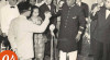Foto Dubes Ceylon (Sri Lanka) untuk Indonesia Manicasothy Saravanamuttu melakukan toas dengan PM. Burhanuddin Harahap pada presepsi perayaan kemerdekaan negara Ceylon ke-8 di rumah Duta Besar Ceylon di Jalan Diponegoro No. 98 Jakarta, 4 Februari 1956.